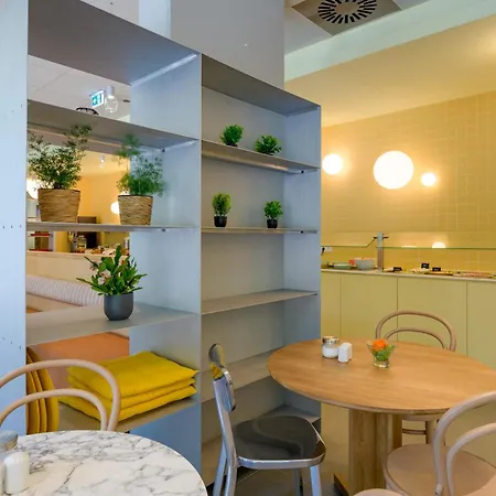 Ibis Hotel 2*